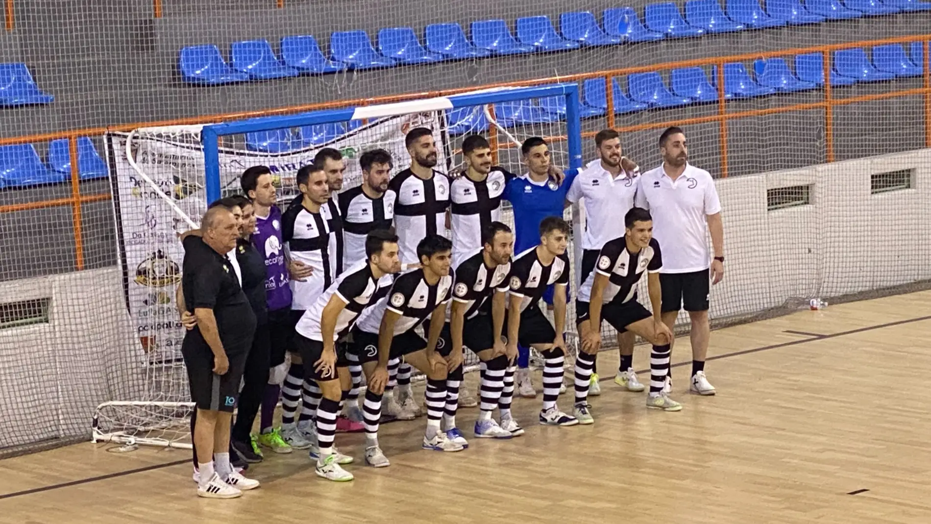 Plantilla del Salamanca Fútbol Sala en su primer partido amistoso de la pretemporada 2023-2024 Plantilla del Salamanca Fútbol Sala en su primer partido amistoso de la pretemporada 2023-2024
