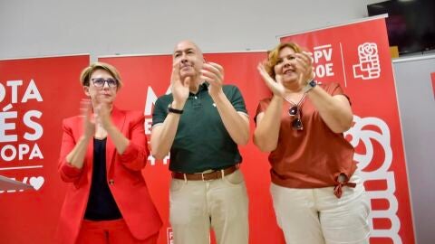 Alejandro Soler, Mayte Garc&iacute;a e Isabel Perona en un acto de campa&ntilde;a del PSPV-PSOE en la Vila Joiosa.