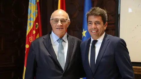 El president de la Generalitat, Carlos Mazón, ha mantenido este jueves una reunión con el presidente del Banco Sabadell, Josep Oliu (i). El president de la Generalitat, Carlos Mazón, ha mantenido este jueves una reunión con el presidente del Banco Sabadell, Josep Oliu (i).