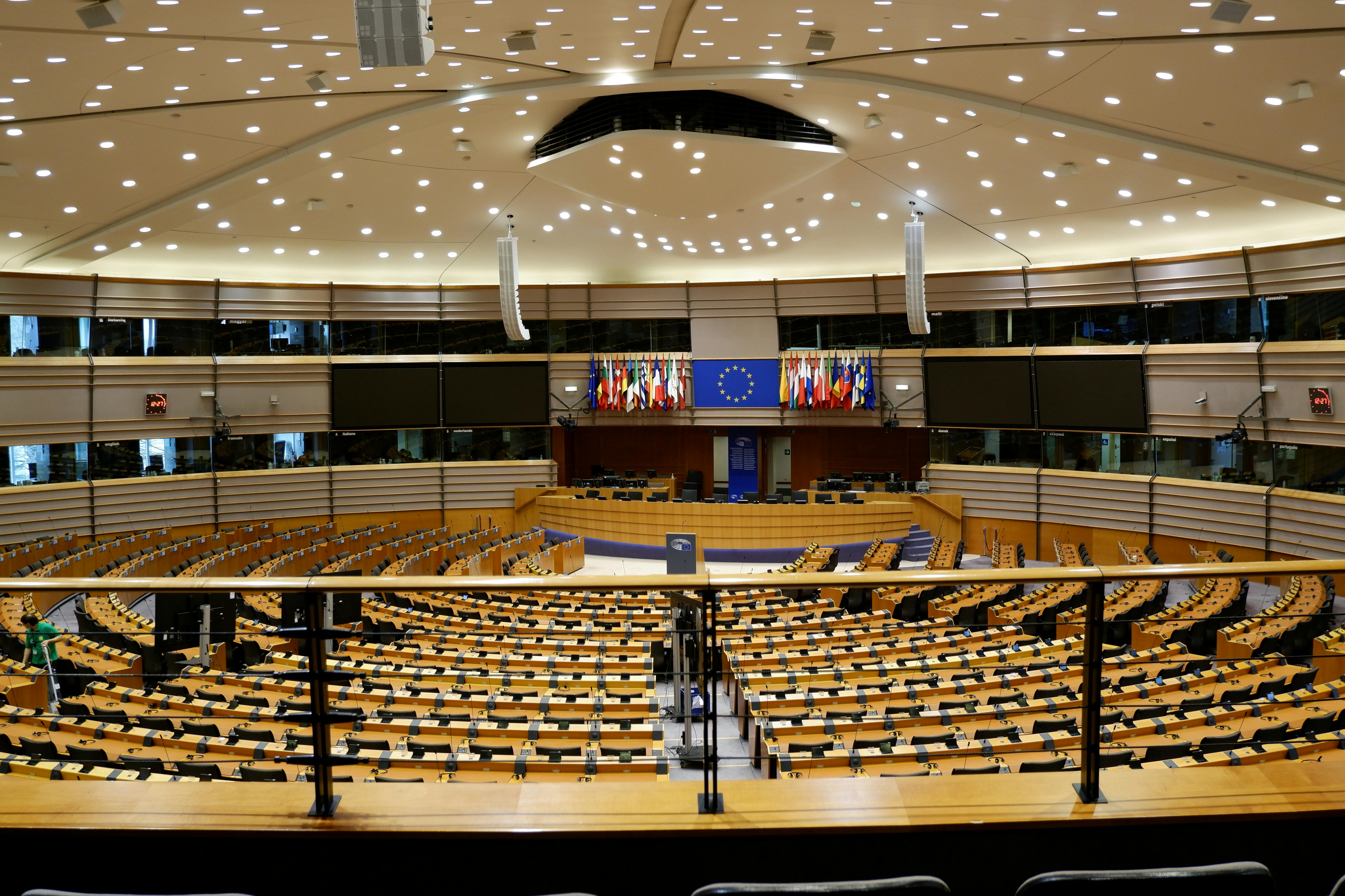 Quin efecte tenen en la nostra vida quotidiana les normatives i directives que venen del Parlament Europeu? Quin efecte tenen en la nostra vida quotidiana les normatives i directives que venen del Parlament Europeu?