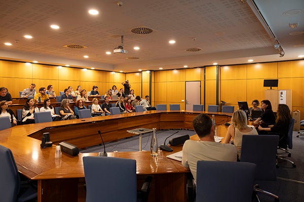 El grupo divulgador de la UJI «Humanes i Socials» analiza la innovadora docencia de la escuela rural CRA Celumbres de Els Ports El grupo divulgador de la UJI «Humanes i Socials» analiza la innovadora docencia de la escuela rural CRA Celumbres de Els Ports