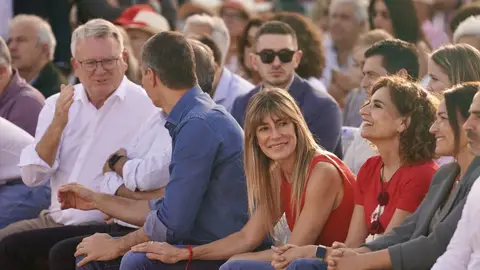 El secretario general del PSOE y presidente del Gobierno, Pedro Sánchez, junto a su mujer, Begoña Gómez El secretario general del PSOE y presidente del Gobierno, Pedro Sánchez, junto a su mujer, Begoña Gómez/ Álex Zea / Europa Press