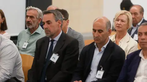 Imanol Arias y Ana Duato en el banquillo de los acusados del juicio Nummaria por presunto fraude a Hacienda en la sede de la Audiencia Nacional Imanol Arias y Ana Duato en el banquillo de los acusados del juicio Nummaria por presunto fraude a Hacienda en la sede de la Audiencia Nacional