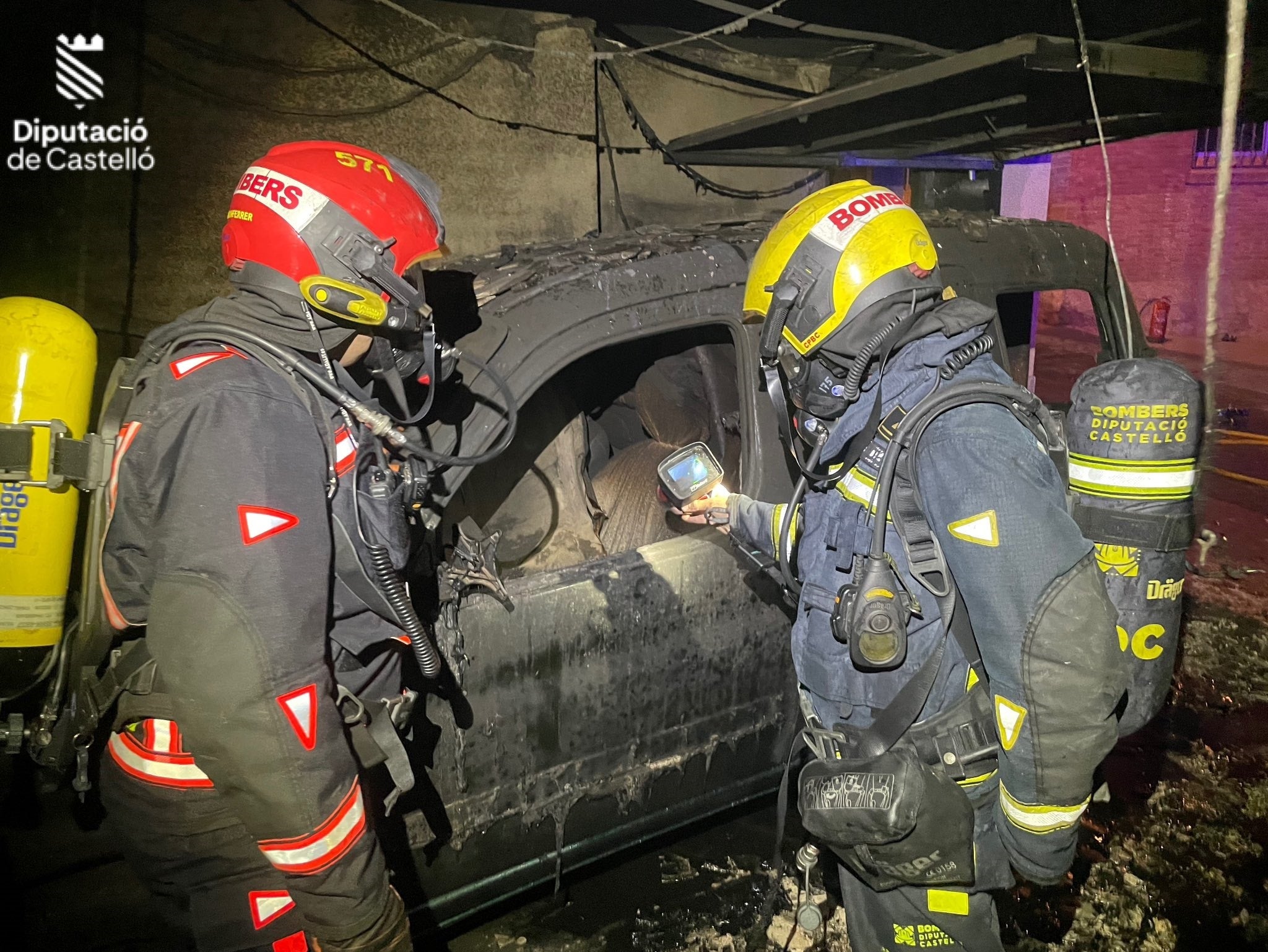 Cinco personas resultan afectadas por inhalación de humo en el incendio de una vivienda en l'Alcora Cinco personas resultan afectadas por inhalación de humo en el incendio de una vivienda en l'Alcora