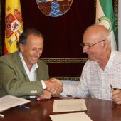 Firma del convenio hoy en el Ayuntamiento de Chiclana