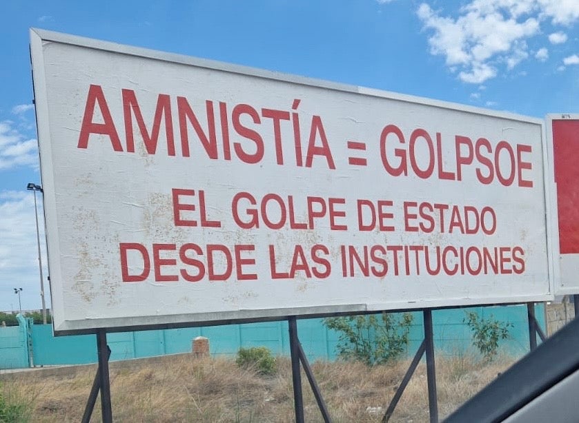 La Junta Electoral de Castelló ordena retirar las vallas publicitarias contra el PSOE y a identificar al promotor La Junta Electoral de Castelló ordena retirar las vallas publicitarias contra el PSOE y a identificar al promotor