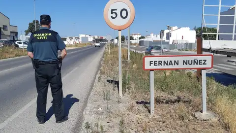 La Guardia Civil detiene al presunto autor de un delito de amenazas y otro de daños causados en el Centro de Salud de en Fernán Núñez La Guardia Civil detiene al presunto autor de un delito de amenazas y otro de daños causados en el Centro de Salud de en Fernán Núñez