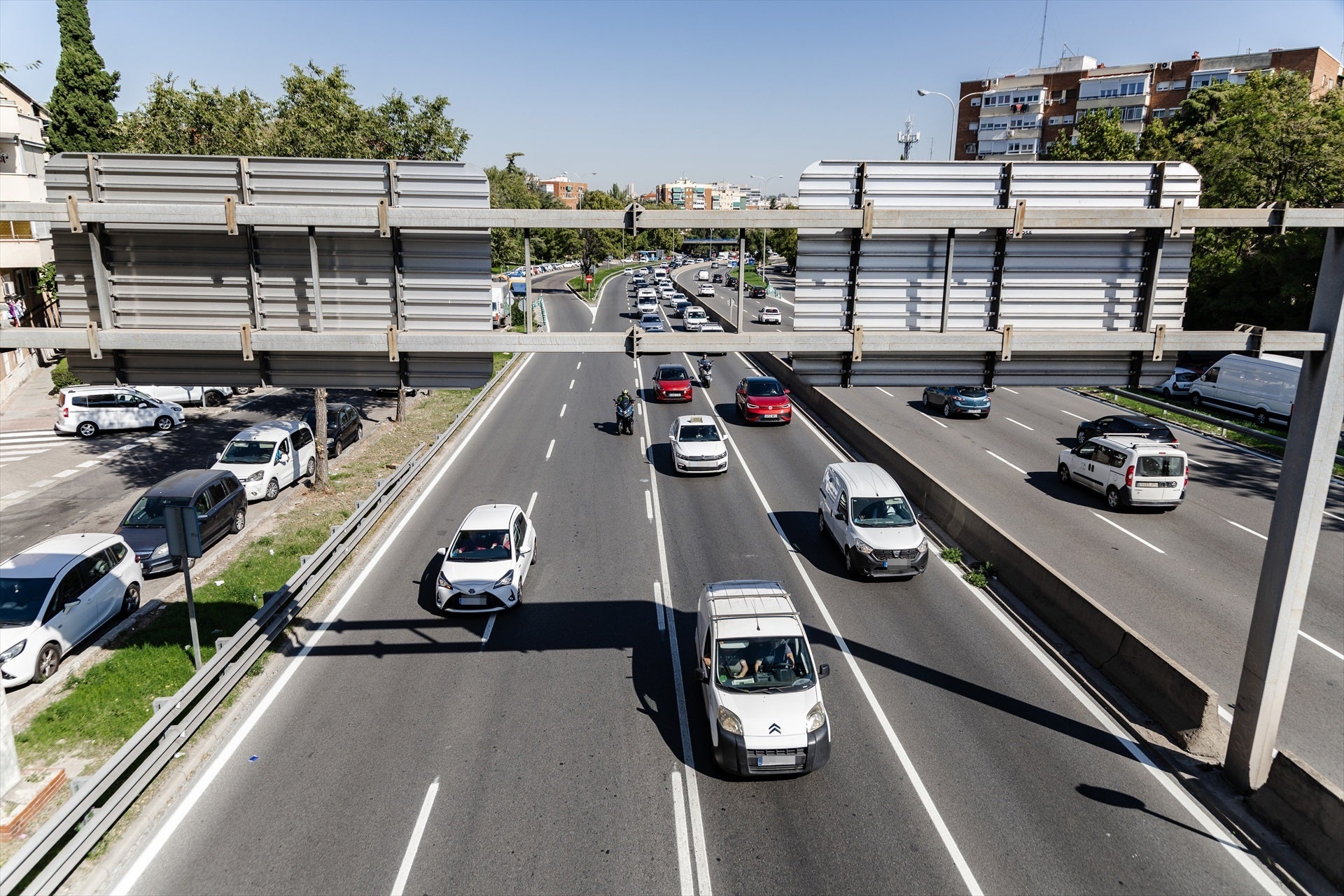 El nuevo límite de velocidad al que saltan los radares en las carreteras en España: así funciona la 'regla del 3 y el 5' El nuevo límite de velocidad al que saltan los radares en las carreteras en España: así funciona la 'regla del 3 y el 5'