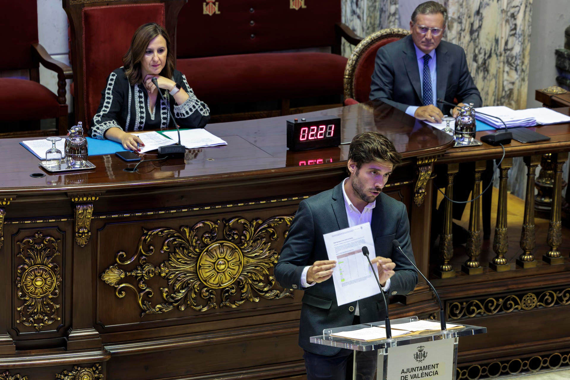 Caballero asegura que introducirá discriminación positiva en los planes de empleo para mujeres y víctimas de violencia de género Caballero asegura que introducirá discriminación positiva en los planes de empleo para mujeres y víctimas de violencia de género