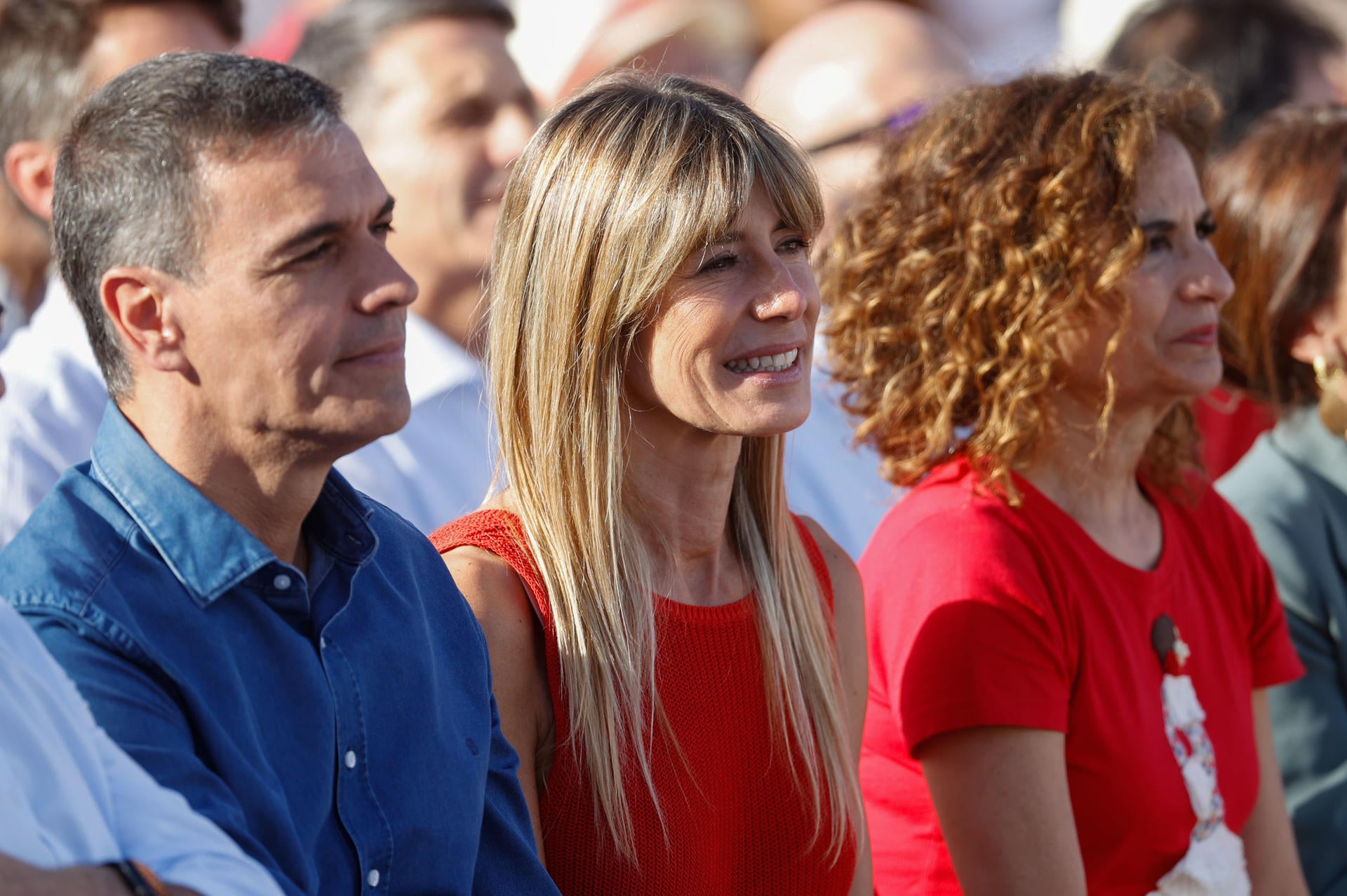 El Gobierno se opone a regular la figura del cónyuge del presidente en el plan de regeneración de Sánchez El Gobierno se opone a regular la figura del cónyuge del presidente en el plan de regeneración de Sánchez