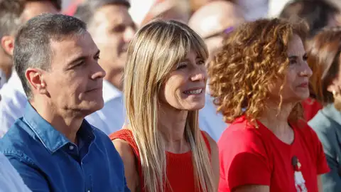 Imagen de archivo de Begoña Gómez con Pedro Sánchez. Imagen de archivo de Begoña Gómez con Pedro Sánchez.