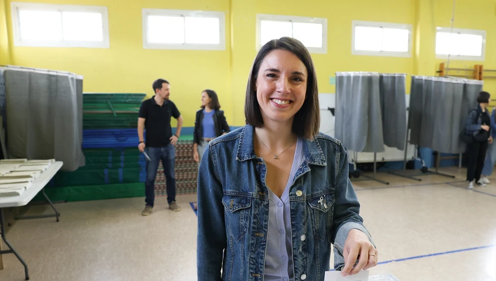 La candidata de Podemos a las europeas, Irene Montero, ejerce su derecho a voto en el colegio público La Navata, en Galapagar, Madrid La candidata de Podemos a las europeas, Irene Montero, ejerce su derecho a voto en el colegio público La Navata, en Galapagar, Madrid