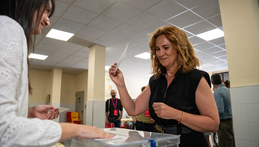 La cabeza de lista de Sumar para las elecciones europeas, Estrella Galán, ejerce su derecho a voto en el colegio Nuestra Señora de la Almudena, en Madrid La cabeza de lista de Sumar para las elecciones europeas, Estrella Galán, ejerce su derecho a voto en el colegio Nuestra Señora de la Almudena, en Madrid