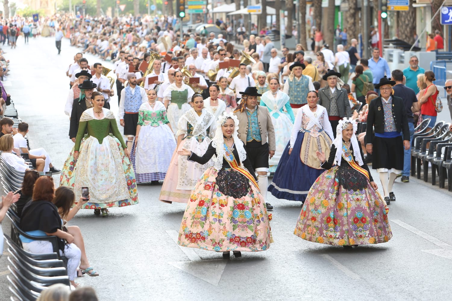 La Amistad de Villafranqueza con la comisión de Benalúa gana el primer premio de la Entrada de Bandas La Amistad de Villafranqueza con la comisión de Benalúa gana el primer premio de la Entrada de Bandas
