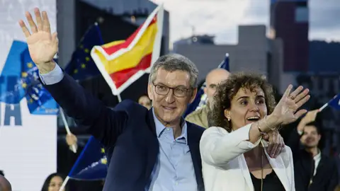 El presidente del PP, Alberto Núñez Feijóo y la candidata del PP a las elecciones europeas, Dolors Montserrat El presidente del PP, Alberto Núñez Feijóo y la candidata del PP a las elecciones europeas, Dolors Montserrat
