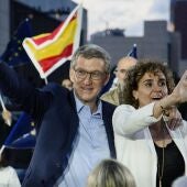El presidente del PP, Alberto Núñez Feijóo y la candidata del PP a las elecciones europeas, Dolors Montserrat