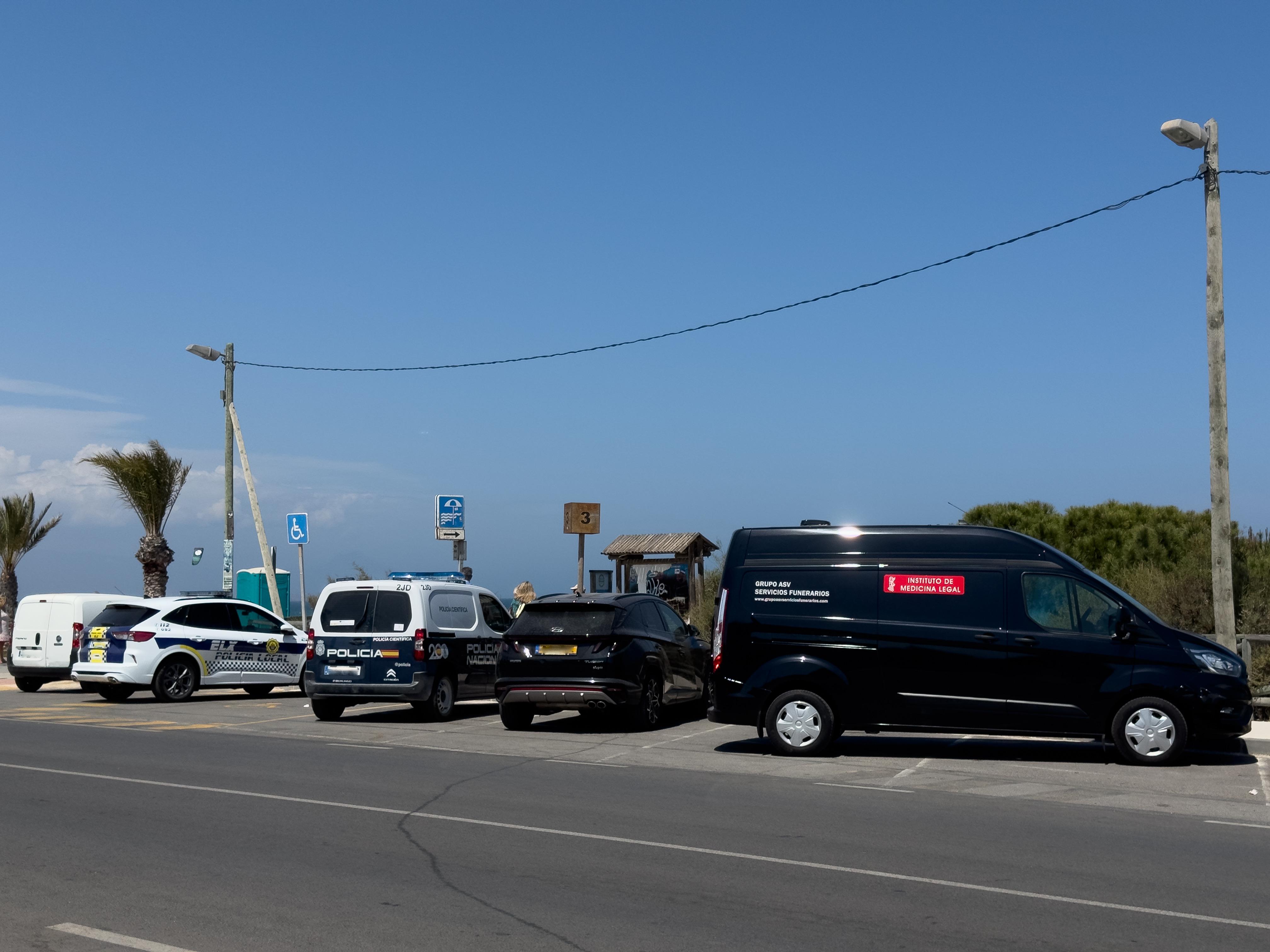 Mueren ahogados dos alemanes de 64 y 66 años en la playa de Los Arenales del Sol, en Elche Mueren ahogados dos alemanes de 64 y 66 años en la playa de Los Arenales del Sol, en Elche