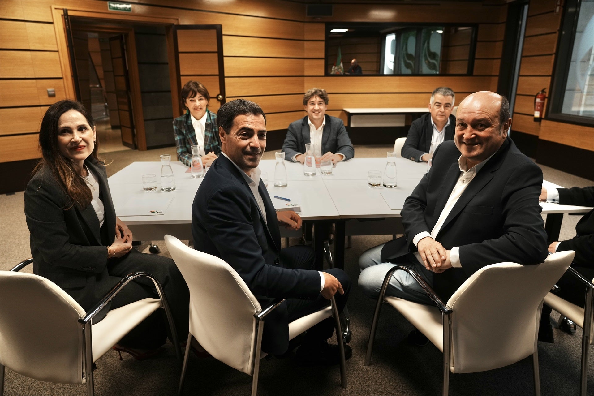 PNV y PSOE alcanzan un preacuerdo para formar un Gobierno de coalición en el País Vasco PNV y PSOE alcanzan un preacuerdo para formar un Gobierno de coalición en el País Vasco