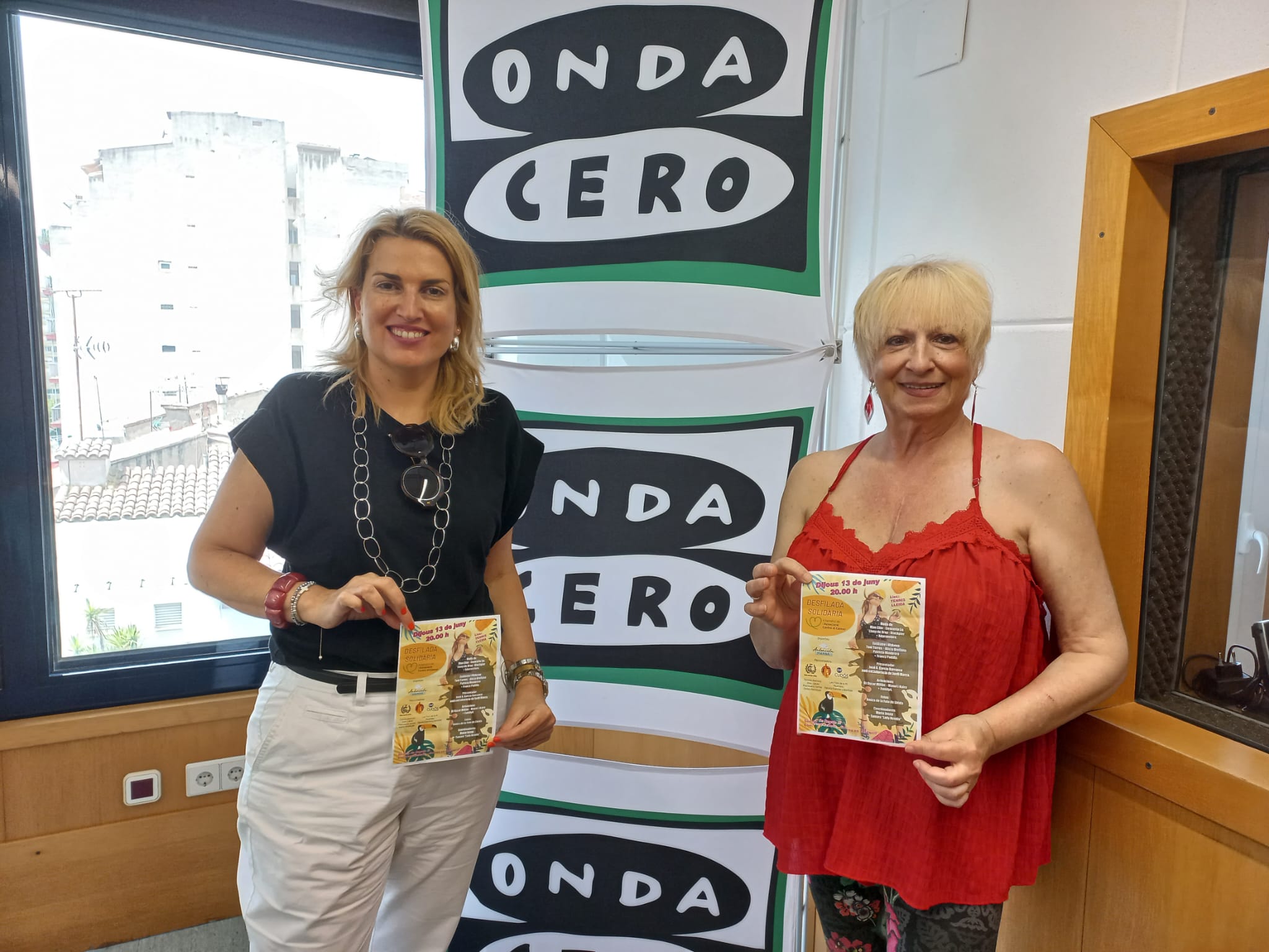 Moda, música, actuacions i sorpreses en la defilada solidària en benefici de l'Associació Contra el Càncer de Lleida Moda, música, actuacions i sorpreses en la defilada solidària en benefici de l'Associació Contra el Càncer de Lleida