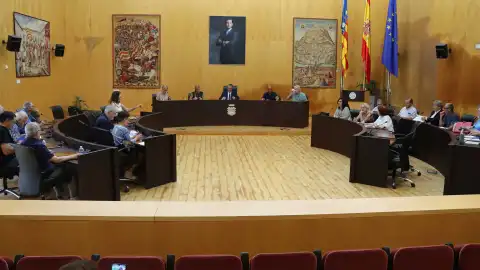 El alcalde de Benidorm dice que sentarse a negociar el precio de las parcelas de Serra Gelada sería "ilegal" Consejo vecinal en el que el alcalde benidormense explica la hoja de ruta marcada en la sentencia sobre parcelas del parque natural