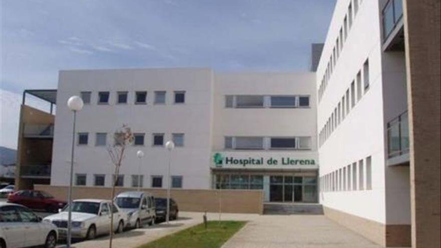 Herida de gravedad una mujer de 71 años al caer de una altura de 3 metros en Bienvenida Herida de gravedad una mujer de 71 años al caer de una altura de 3 metros en Bienvenida