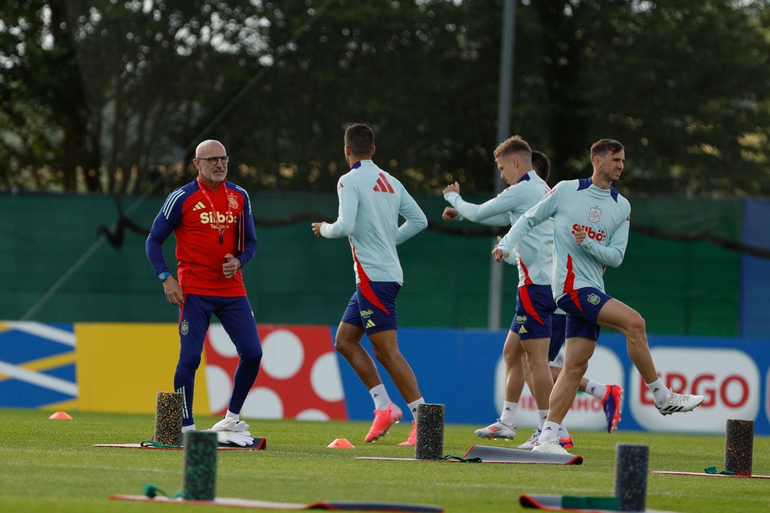 Dani Olmo ya entrena con la selección española Dani Olmo ya entrena con la selección española
