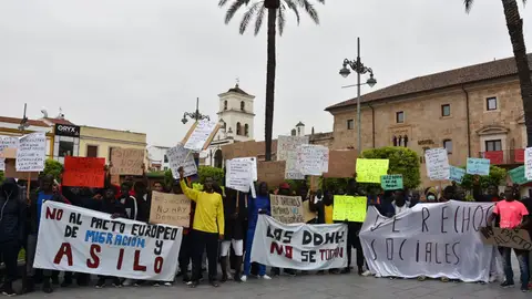 Migrantes en una concentración en Mérida el pasado mes de abril Migrantes en una concentración en Mérida el pasado mes de abril