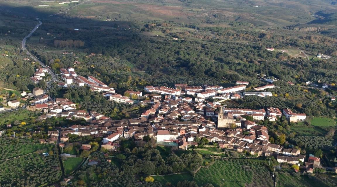 La localidad cacereña de Hoyos, declarada Bien de Interés Cultural en categoría de Conjunto Histórico La localidad cacereña de Hoyos, declarada Bien de Interés Cultural en categoría de Conjunto Histórico