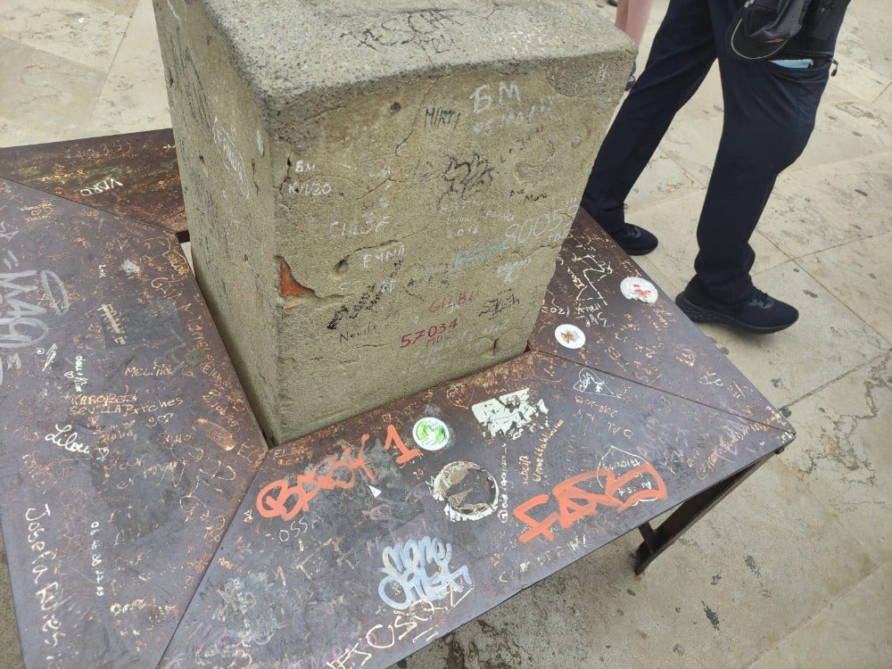 Detenidos en València dos jóvenes por realizar pintadas en la torre "Miguelete" de la Catedral Detenidos en València dos jóvenes por realizar pintadas en la torre "Miguelete" de la Catedral