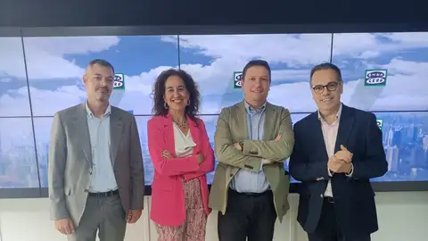 Ariadna Belver amb Carles Sala, Portaveu i Director de l’Àrea Jurídica del Col·legi d’API de Barcelona i de l’Associació d’Agents Immobiliaris de Catalunya. Alex Vázquez, Director Departament de Gestió d’Habitatges de Lloguer a Forcadell. Ignacio Aranda, Director de Gestió de Patrimonis a Guinot–Prunera. Ariadna Belver amb Carles Sala, Portaveu i Director de l’Àrea Jurídica del Col·legi d’API de Barcelona i de l’Associació d’Agents Immobiliaris de Catalunya. Alex Vázquez, Director Departament de Gestió d’Habitatges de Lloguer a Forcadell. Ignacio Aranda, Director de Gestió de Patrimonis a Guinot–Prunera.