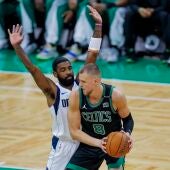 Porzingis, duda en los Celtics para el tercer partido de la final