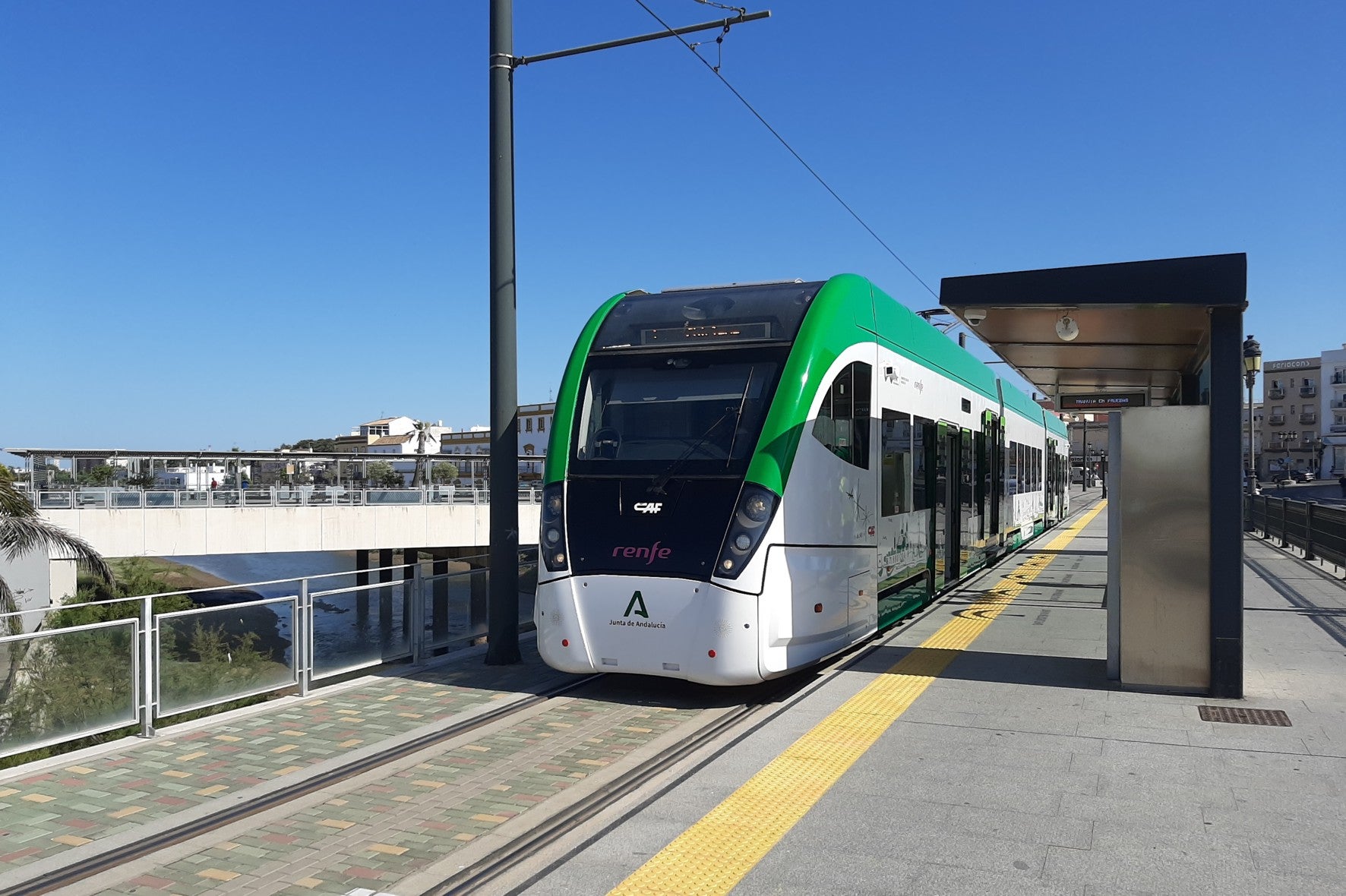 El Trambahía refuerza su servicio con ocho trenes especiales con motivo de la Feria de Chiclana El Trambahía refuerza su servicio con ocho trenes especiales con motivo de la Feria de Chiclana