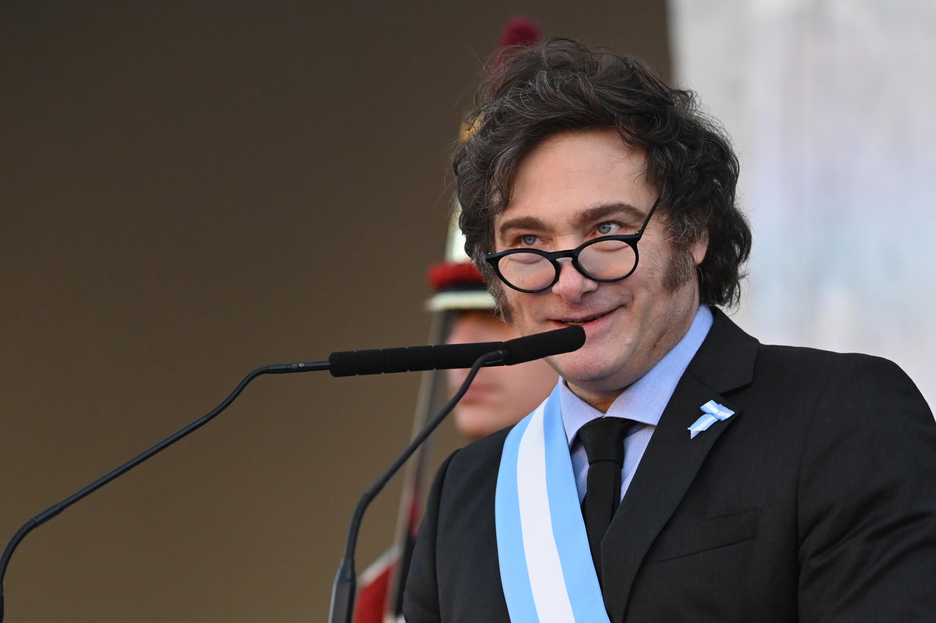 El Senado de Argentina aprueba la 'Ley Bases' de Milei por un voto El Senado de Argentina aprueba la 'Ley Bases' de Milei por un voto