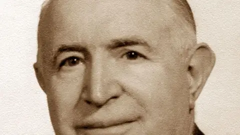 Dr. José Pérez Llorca Dr. José Pérez Llorca