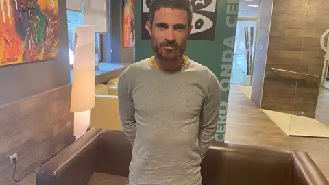 El seleccionador nacional de windsurf en España, el cangués Marcos Fernández Encuentros Hotel Rías Bajas
