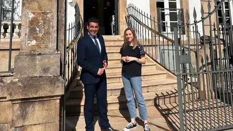 Luis López,presidente da Deputación de Pontevedra e Susana Pedreira directora do programa Más de Uno Pontevedra e Gente Viajera de Galicia Exterior do Palace das Mendoza