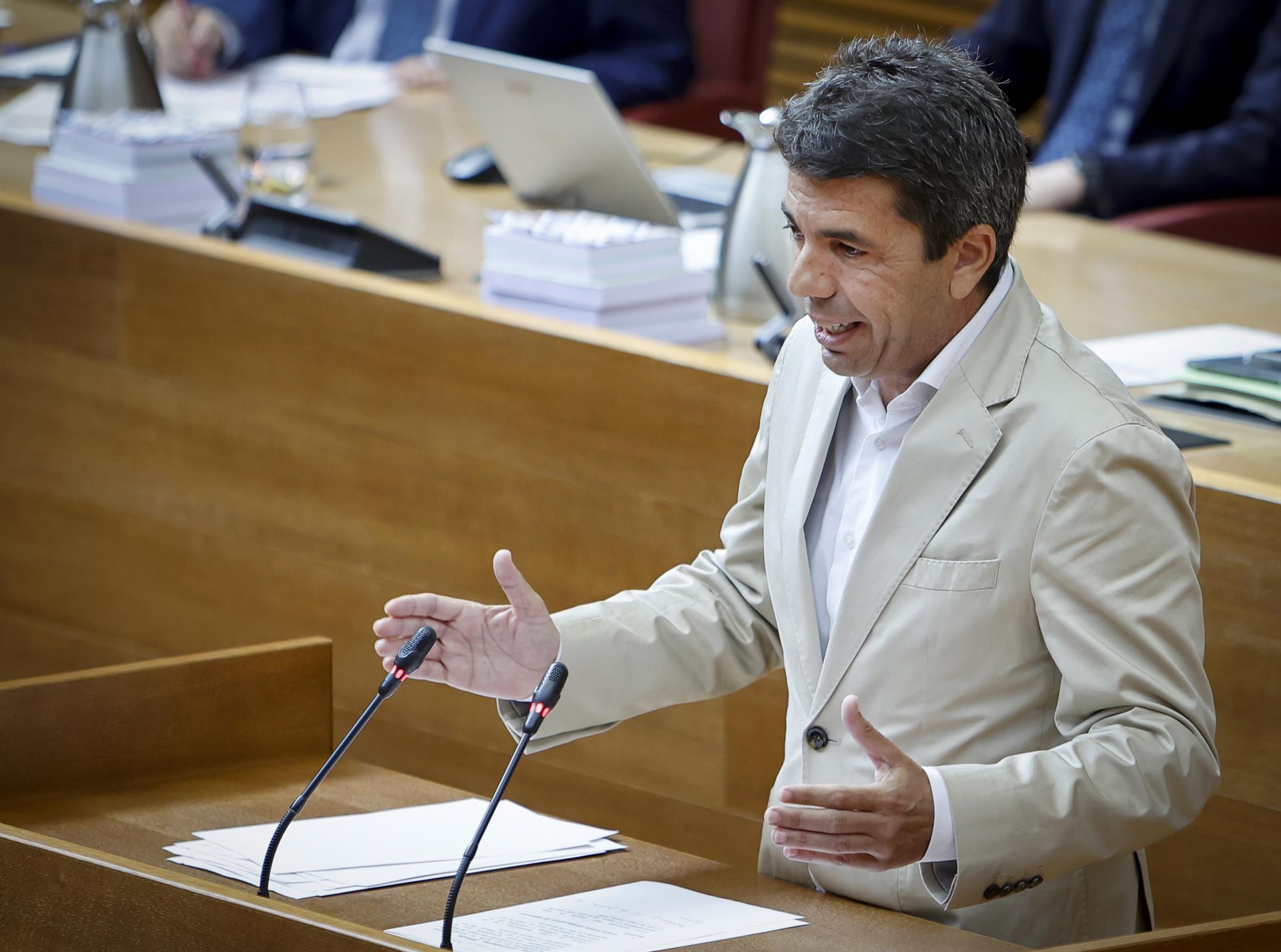 El Consell acudirá a los tribunales si el Gobierno aprueba una financiación “singular” para Catalunya El Consell acudirá a los tribunales si el Gobierno aprueba una financiación “singular” para Catalunya