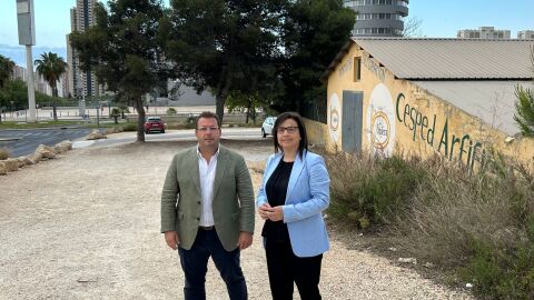 Los representantes del Partido Popular en la parcela donde irá la nueva comisaría de la Policía Local de Benidorm Los representantes del Partido Popular en la parcela donde irá la nueva comisaría de la Policía Local de Benidorm