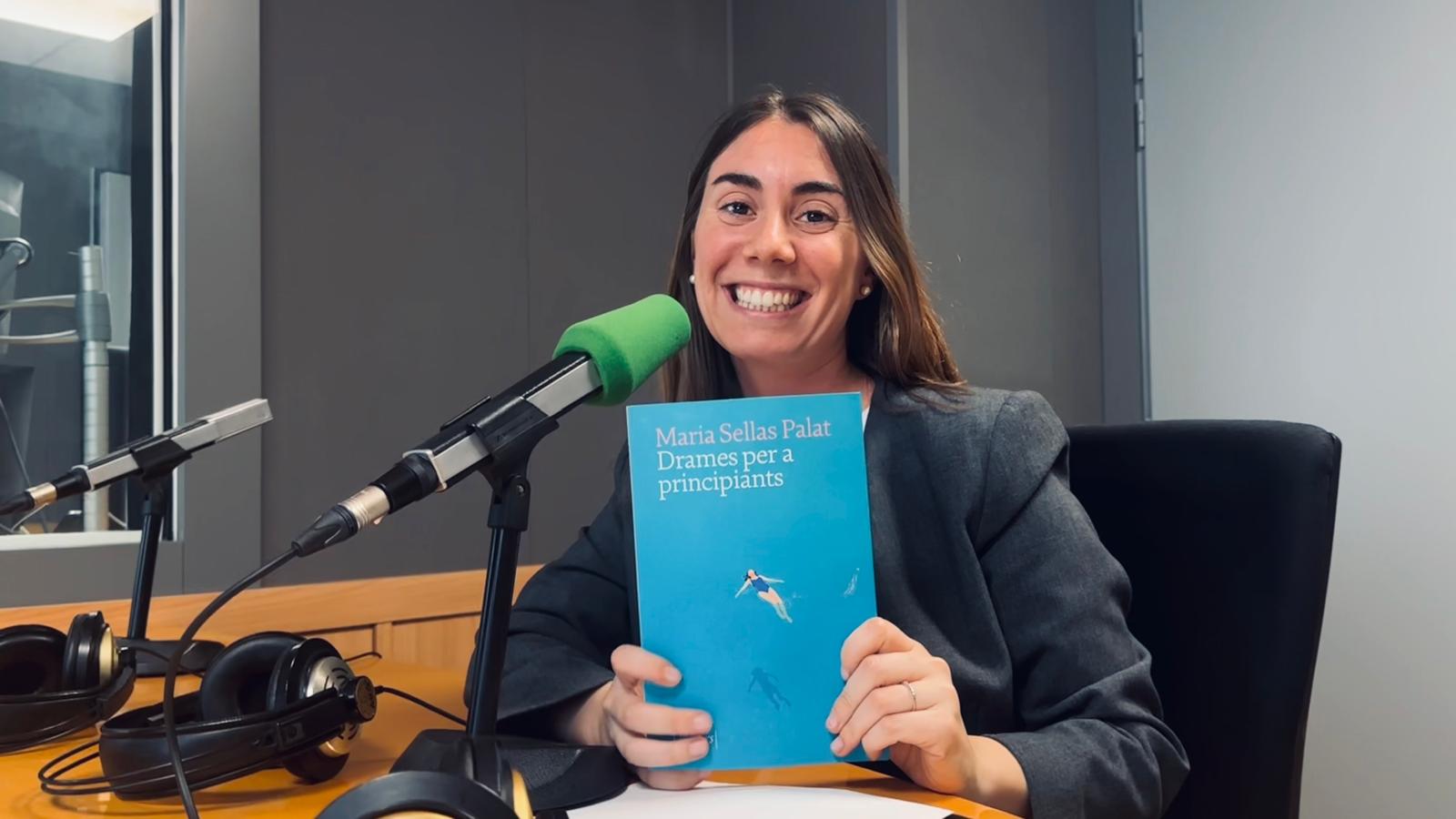 Maria Sellas autora de 'Drames per a principiants': "He escrit el llibre que jo volia llegir" Maria Sellas autora de 'Drames per a principiants': "He escrit el llibre que jo volia llegir"