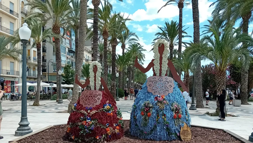 Los adornos florales ubicados en La Explanada