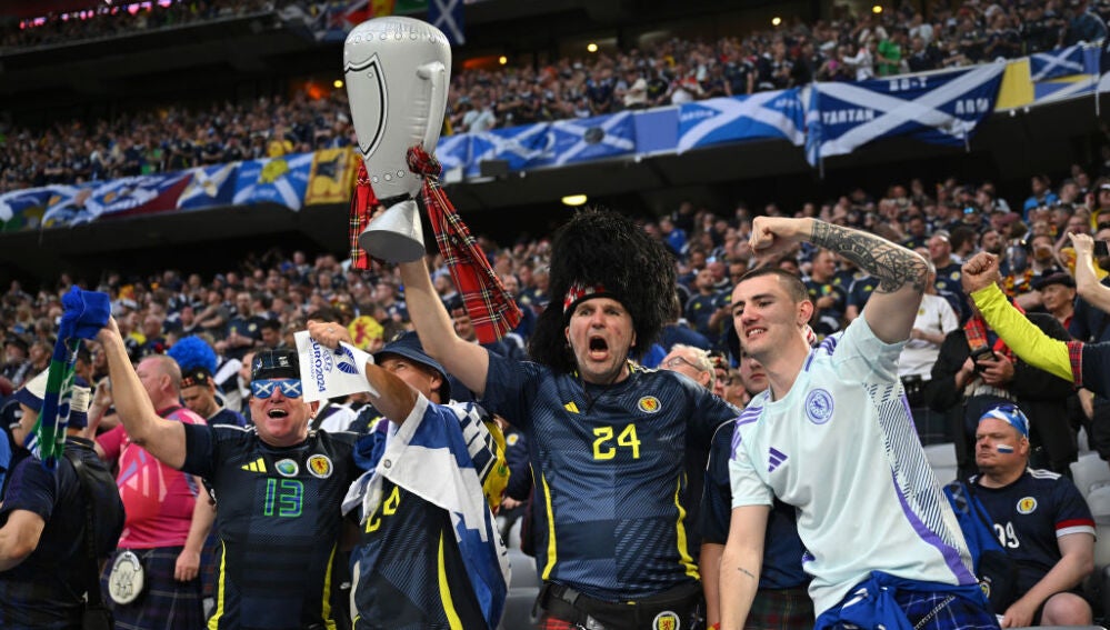 La afición escocesa antes del partido inaugural de la Eurocopa 2024