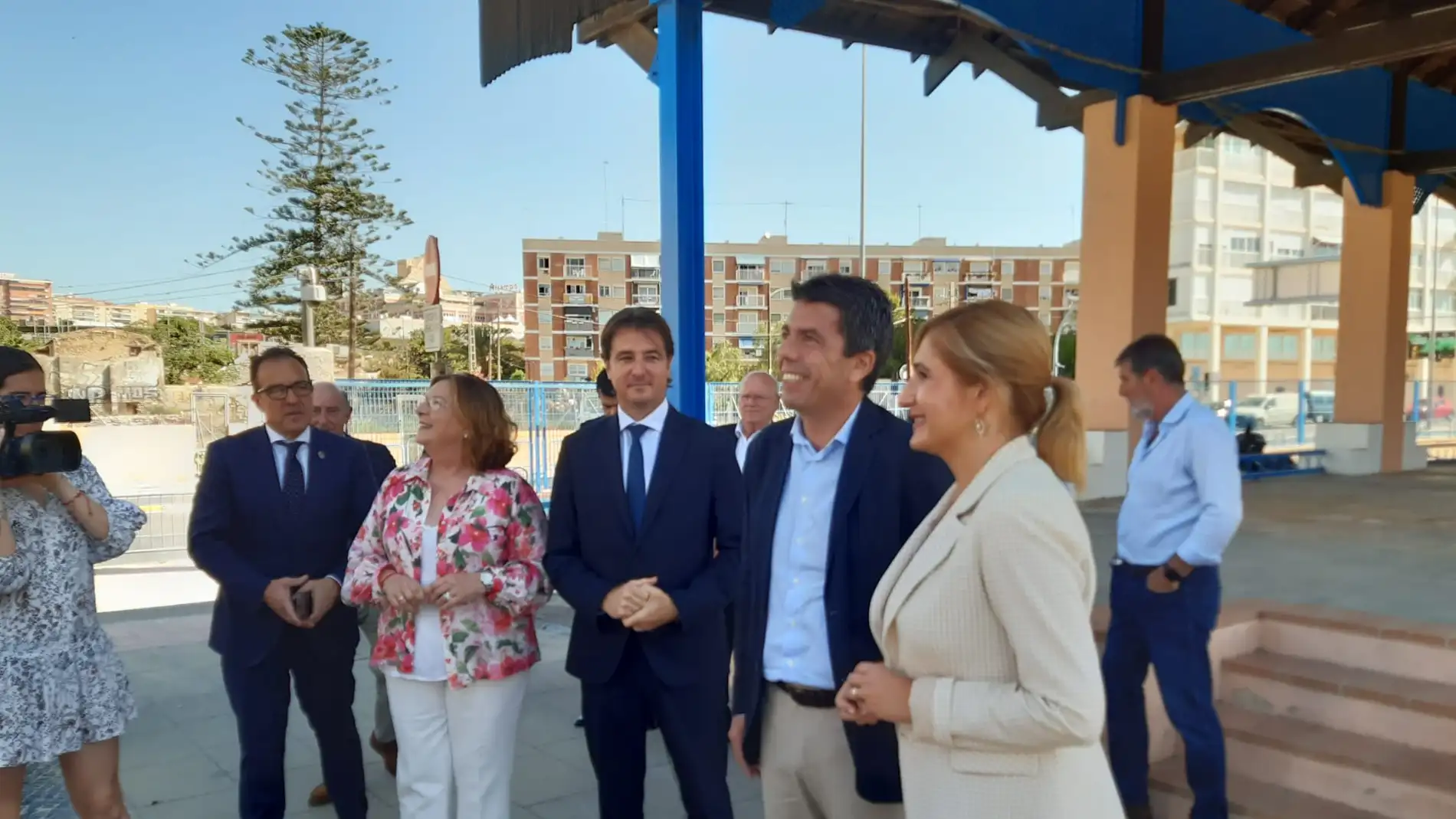 Carlos Mazón y la Consellera Salomé Pradas en la estación de La Marina de Alicante 