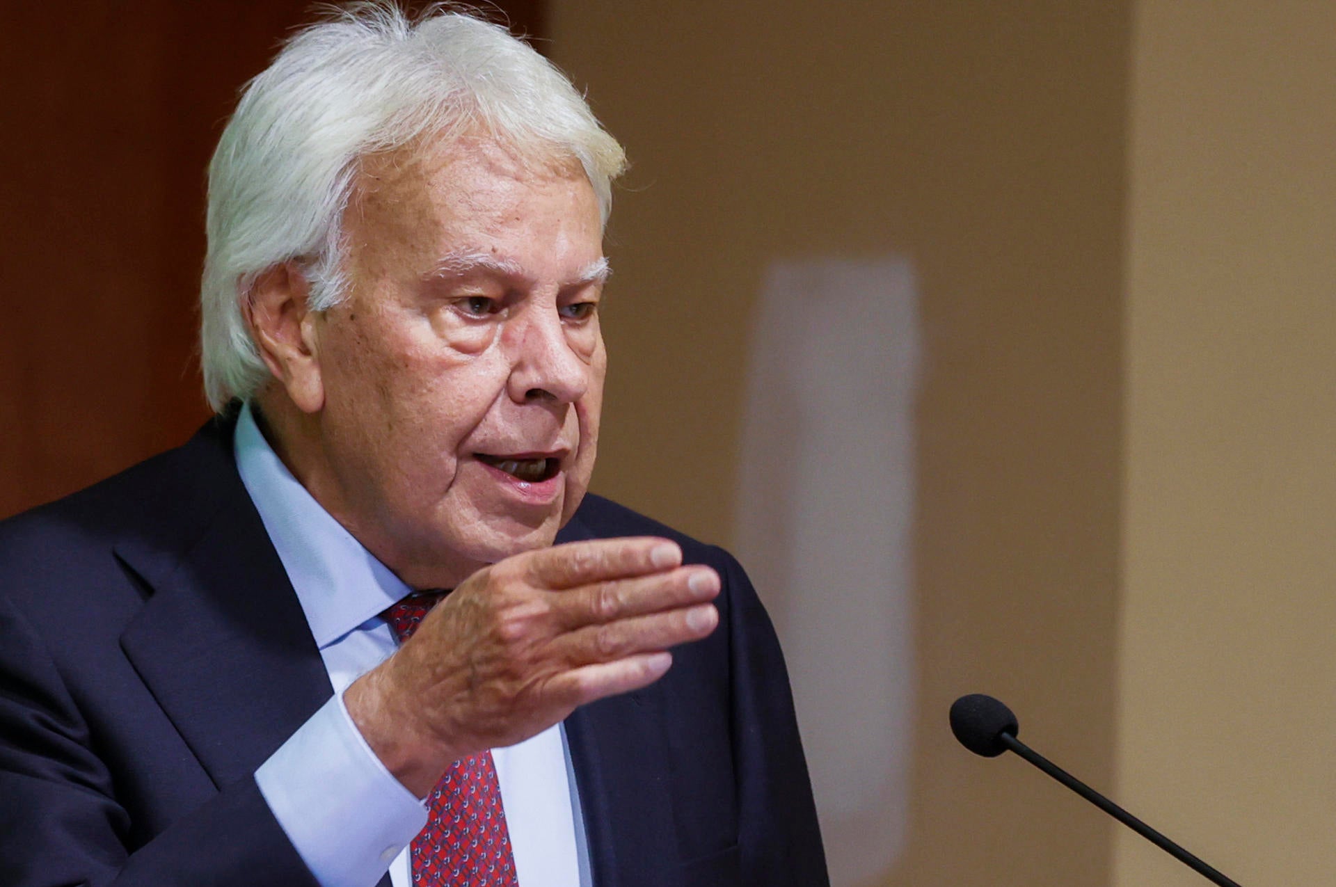 Felipe González defiende que para una financiación singular para Cataluña habría que cambiar la Constitución Felipe González defiende que para una financiación singular para Cataluña habría que cambiar la Constitución