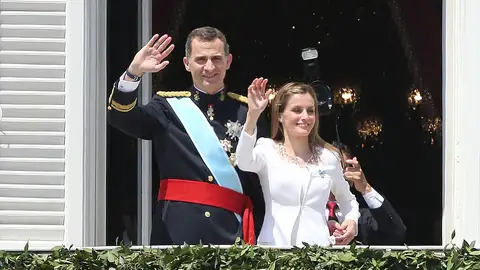 Imagen de archivo de los reyes durante la coronación de Felipe VI Así celebrarán los reyes el X aniversario de la proclamación de Felipe VI