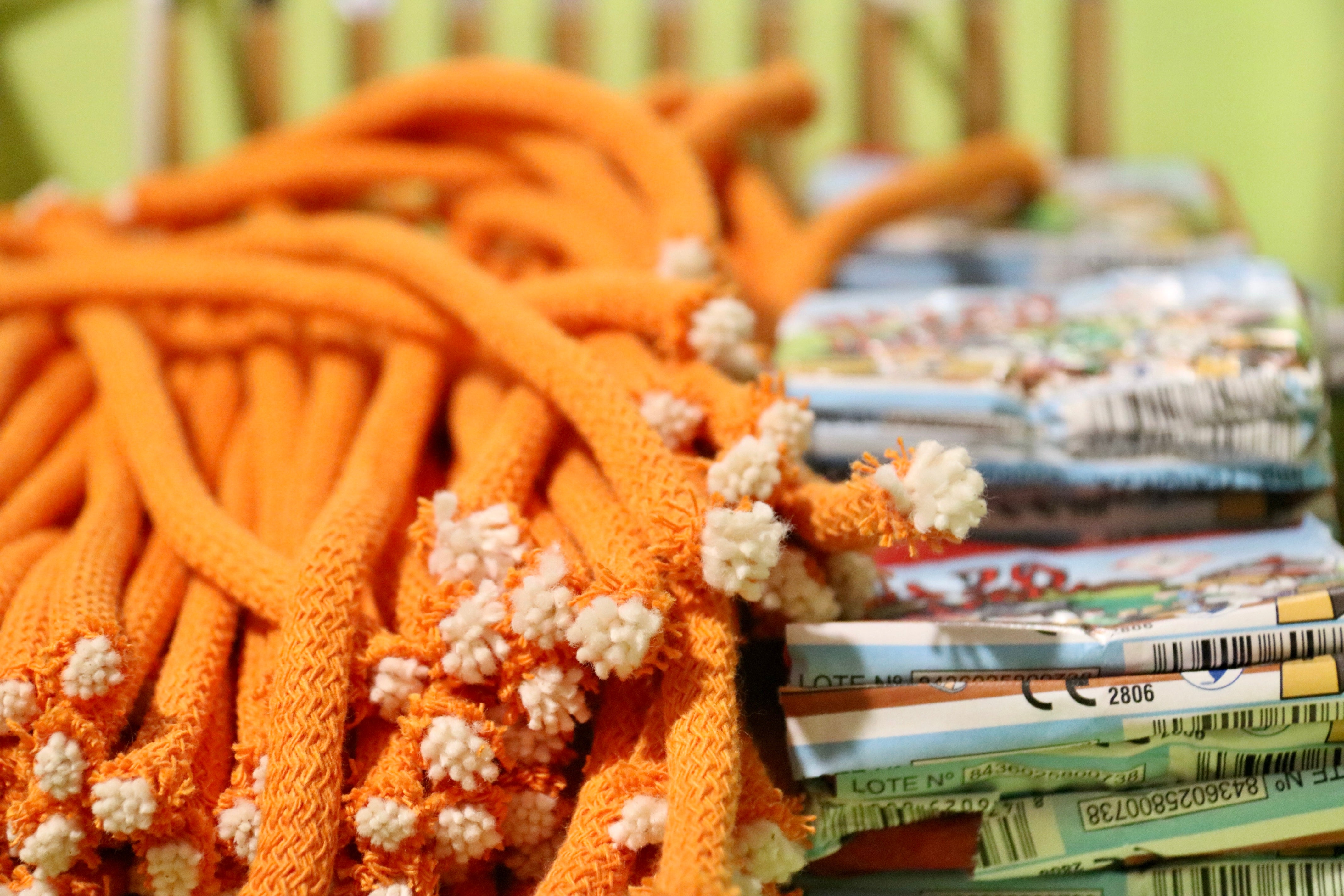 Pirotècnia i petards per a una revetlla de Sant Joan per a tots els públics i amb productes de baixa sonoritat Pirotècnia i petards per a una revetlla de Sant Joan per a tots els públics i amb productes de baixa sonoritat