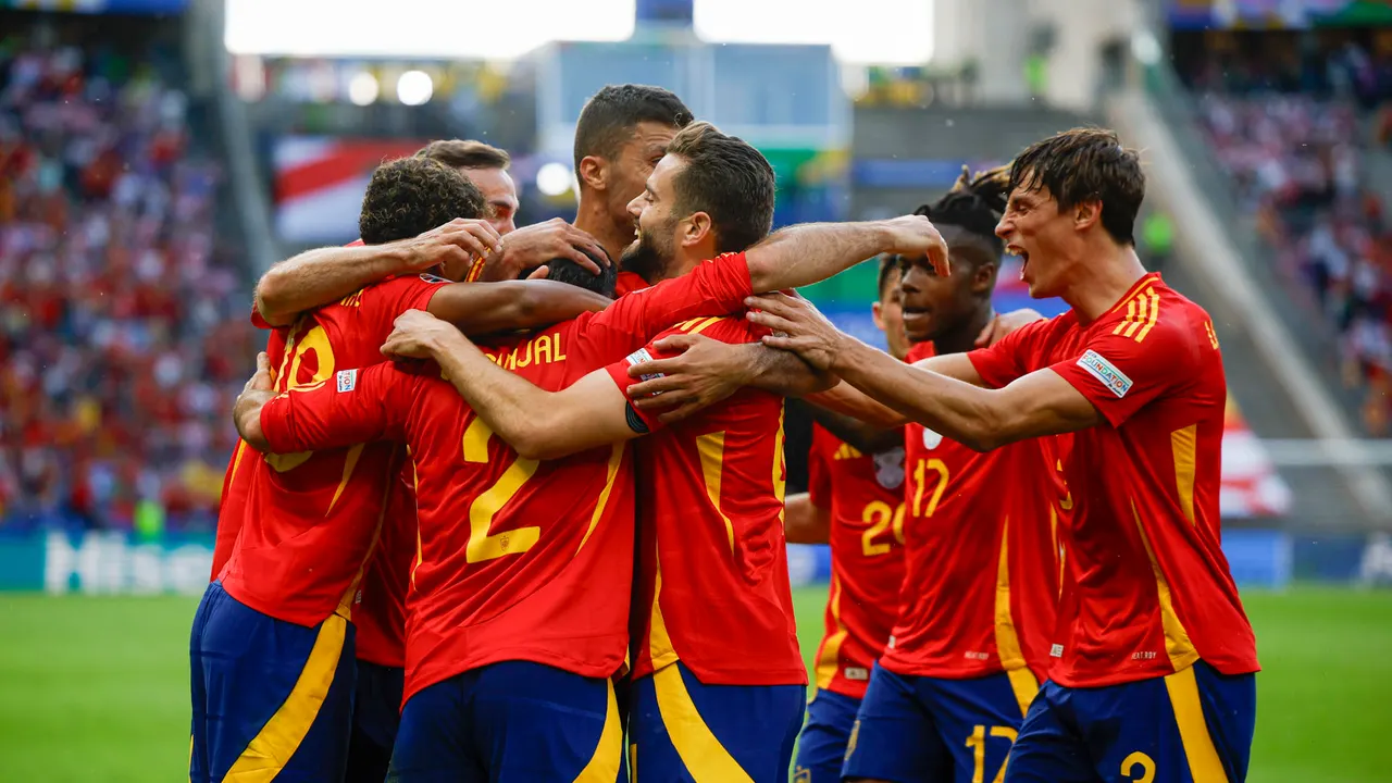 El defensa de la selección española Dani Carvajal celebra con sus compañeros tras marcar el 3-0