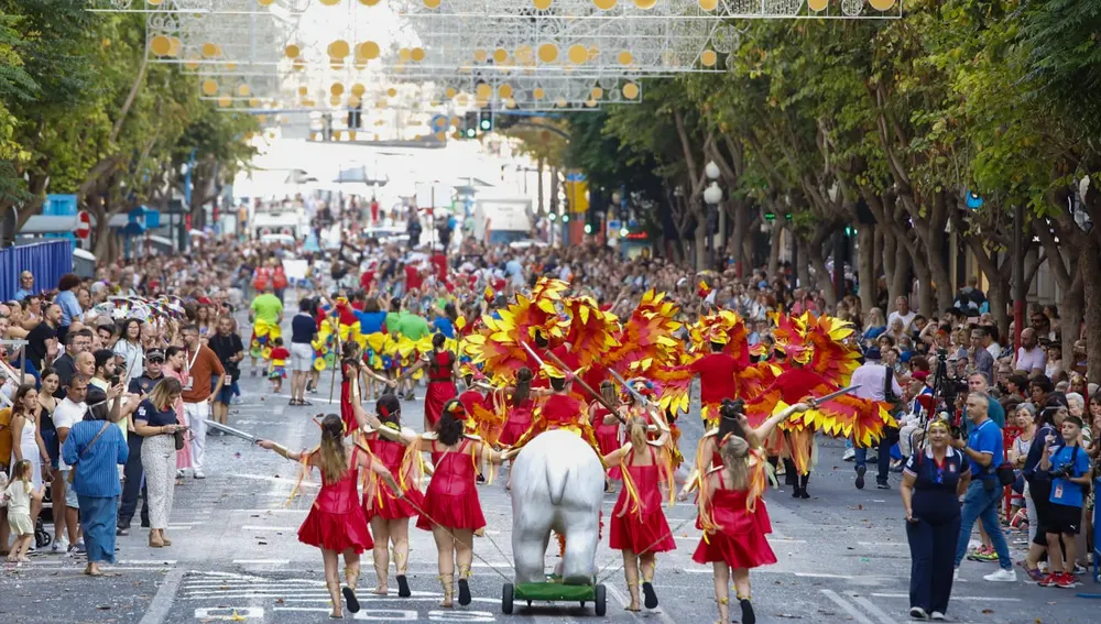 El gran colorido del Desfile del Ninot El gran colorido del Desfile del Ninot