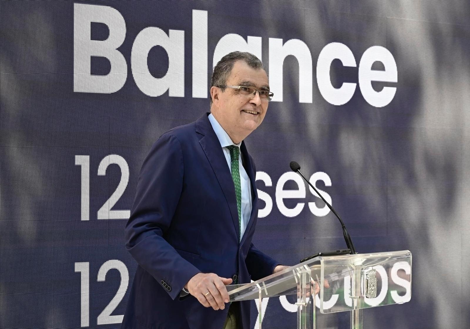 El alcalde Ballesta hace balance de su año de gobierno anunciando la renovación de 30 plazas de Murcia El alcalde Ballesta hace balance de su año de gobierno anunciando la renovación de 30 plazas de Murcia