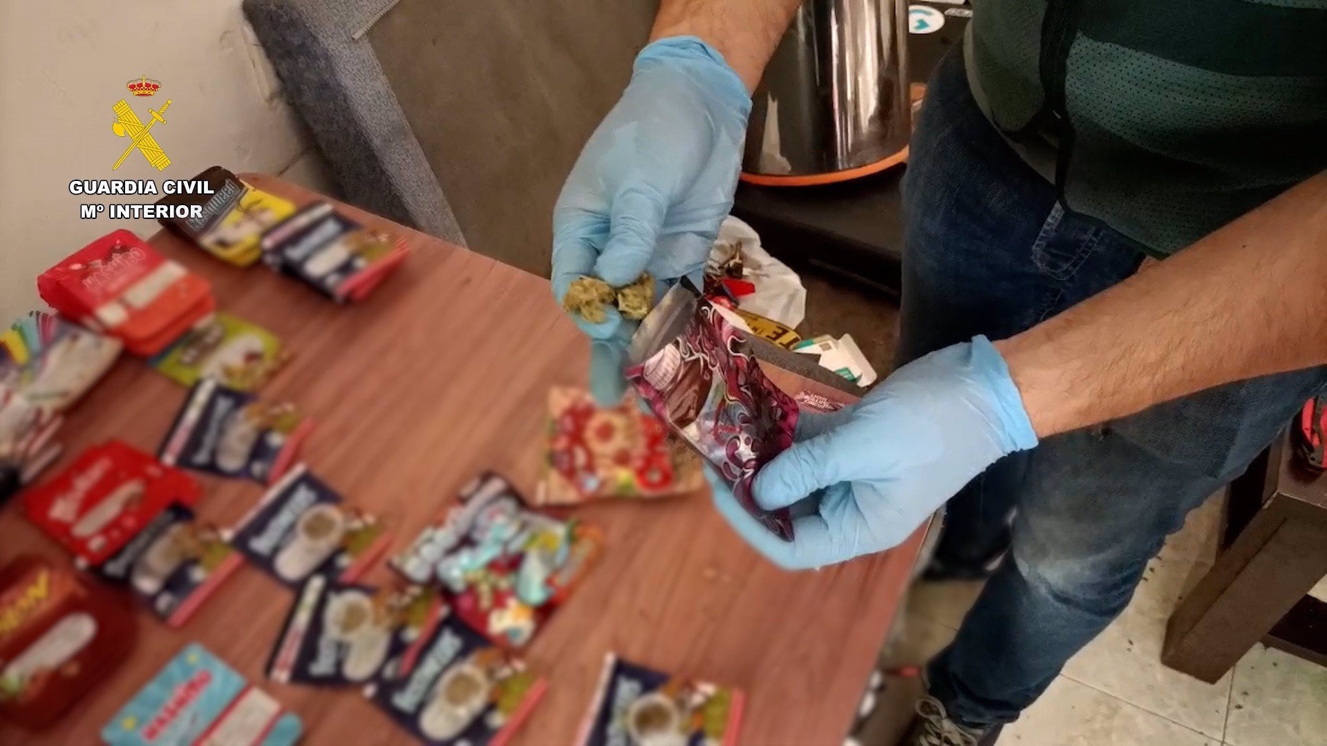 Diez detenidos en Alicante y en San Vicente por vender drogas mezcladas con medicación psiquiátrica Diez detenidos en Alicante y en San Vicente por vender drogas mezcladas con medicación psiquiátrica