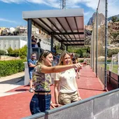 Finestrat concluye la instalación de dos nuevas gradas cubiertas en el campo de fútbol de la Foia Finestrat concluye la instalación de dos nuevas gradas cubiertas en el campo de fútbol de la Foia